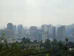 Seouls Skyline im Smog