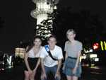 Wir vor dem Seoul Tower