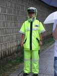 Koreanischer Polizist bei Regen